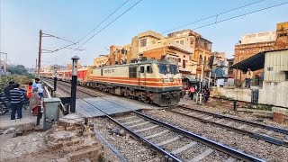 Loud Honking Trains at a Level Crossing Ft. Patalkot \u0026 Amritsar Express | रेलवे फाटक से निकली ट्रेन