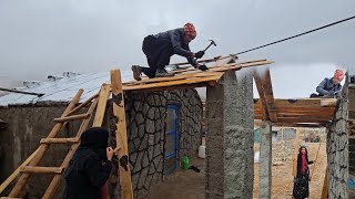 Rainy nature and pure moments: Asghar's effort to build a unique veranda roof 🌧️