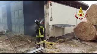 Incendio fienile in agro di Venosa (POtenza)