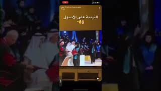 ‏مقطع متداول لردة فعل #الشيخ_نهيان على احتفال فتاة أثناء تسلمها شهادة التخرج