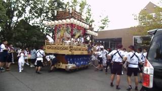 20130914‐1026やわたんまちいろいろなところにあいさつする神明町の山車