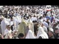 Orthodox Jews receive blessing at Wailing Wall