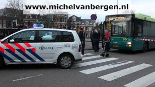 Man ernstig gewond na aanrijding met Connexxion bus