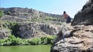 Sprung von 80 meter Höhe ins Wasser der hammer