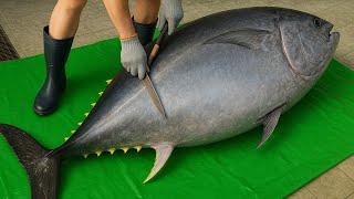 This Chef Cut 478kg Bluefin Tuna Like It’s Nothing! #bluefintuna #tunacutting #sushimaster