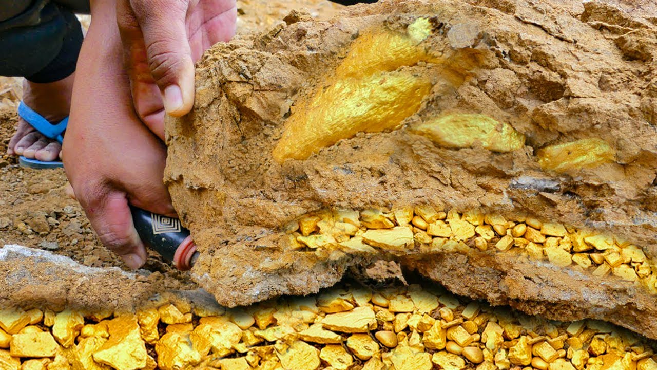 Incredible Treasure Hunting! Digging For Gold Treasure In 100 Years ...