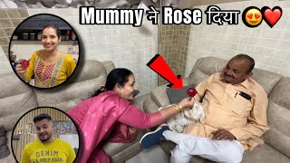 Mummy ने Rose दिया Papa को 😍❤️