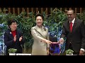 unaids presents the first lady of china with award for outstanding achievement