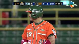 20130806 CPBL 猿 VS 獅  6下 張泰山生涯1997支安打 送劉芙豪回家