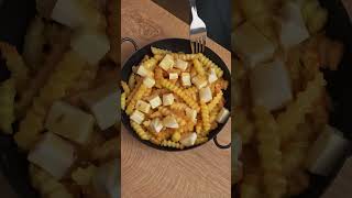 أشهر أكلة في كندا. حد جربها قبل كدا؟ #poutine #knorregypt  #sponsored #عمر_عربي #shorts