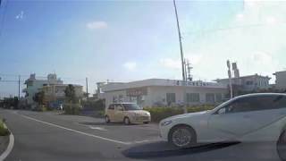 沖縄における運転File024：無理な車線変更・合流008