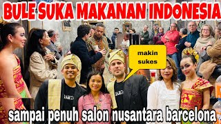 JANGAN RAGUKAN NASIONALISME KITA TETAP CINTA INDONESIA &MEMPERKENSLKSN MAKANAN INDONESIA KE BULE