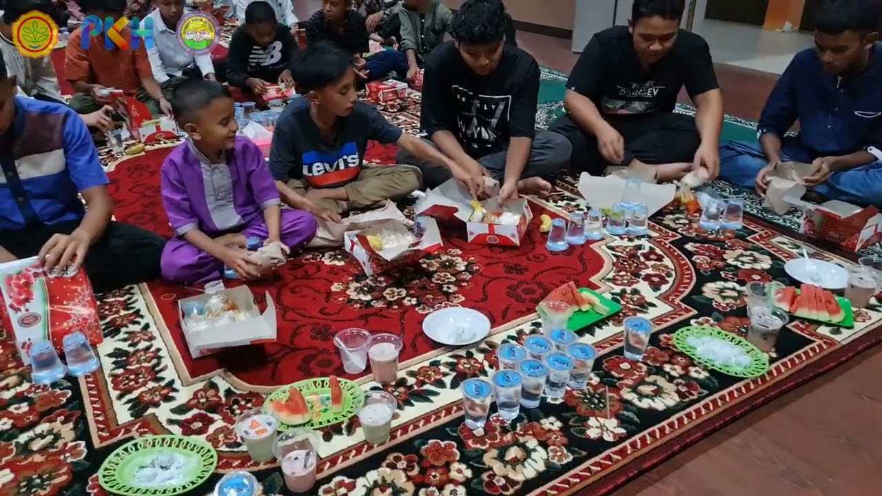 Buka Bersama Keluarga Besar BPTU-HPT Padang Mengatas - YouTube