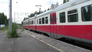 Lähijuna H saapuu Hyvinkäälle. Commuter train H arrives to Hyvinkää