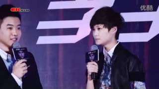 2012.07.09 李宇春Li YuChun疯狂世界巡演发布会 [自拍 - 一棵男玉米]