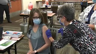 Nurses who cared for Illinois' first COVID-19 patients get vaccinated