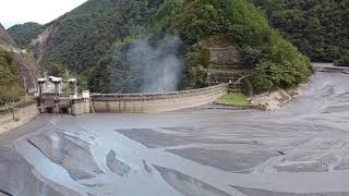 山梨県早川町　台風通過後の雨畑ダムの濁りをドローン空撮