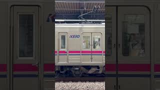 【ハモる電車】一見普通の京王7000系ですが…