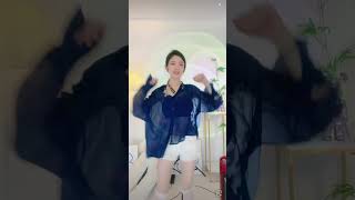 女主播上半身透视装跳舞【抖音舞蹈区】Douyin Tik Tok Dance Female Anchor➤BGM：彩虹的微笑