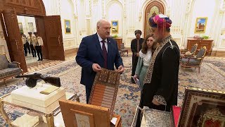 Лукашенко привёз Султану ПУЛЕМЁТ! // \