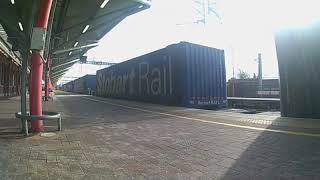 DRS 66305 pulling Tesco container trucks at Rugby 2/3/2019