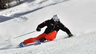 Come fare una curva naturale sugli sci