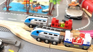 Automatic Train Railway Track Changes Train BRIO World -Smart Engine with Action Tunnels,