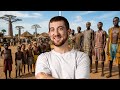 World's Tallest & Smallest People (are neighbors!)