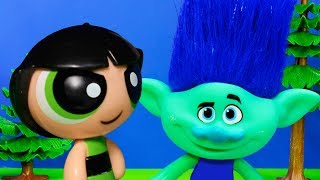 PowerPuff Girls and Branch and Poppy play at the Park in Toy Parody