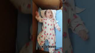 [65일차] 제법 활발히 팔다리를 움직이는 아기 / baby moving her arms and legs