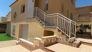 SE VENDE EN EXCLUSIVA ESTA ESPECTACULAR CASA CON PISCINA Y VISTAS AL MAR Y MONTAÑA, EN CALABARDINA.