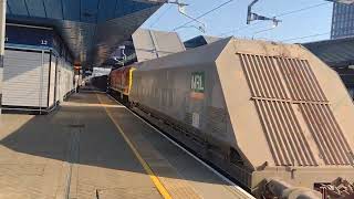 here is a jumbo train hauled by orange Freightliner 59206 and orange Freightliner 66508 in middle