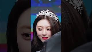 omg 😉#yuna #유나 #itzy