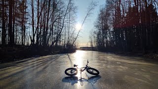 Riding a fatbike on a frozen river (Joensuu - Finland)