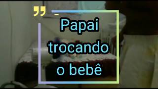 PAPAI TROCANDO A FRALDA DO BEBÊ | MDBK