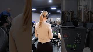 Nový VLOG je online!💗 Jakou mám teď rutinu?💪🏻 #vlog #fitness #myroutine #prague