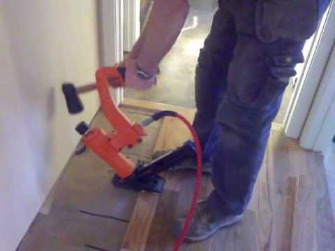 Installing hardwood floors in hallways, tight spots, angles and doorways Installing hardwood floors in hallways, tight spots, angles and doorways