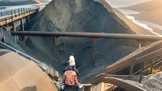 Barge unloading from the moment the first plank was lifted - 3600 tons of sand were being unloaded