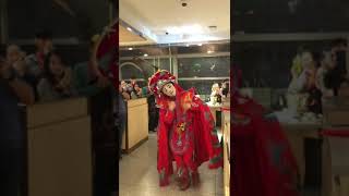 DINNER AT HAIDILAO HOTPOT + CHANGING FACE DANCE | 海底捞火锅晚餐 + 变脸舞蹈