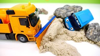 Helper Cars for Kids & Toy Vehicles for Kids Repair the Road: Hey Tayo the Little Bus & Toy Cars
