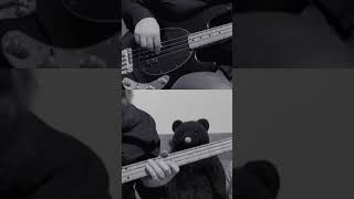 Jamming along with the bridge in Too Shy by Kajagoogoo. #kajagoogoo #tooshy #nickbeggs #bass