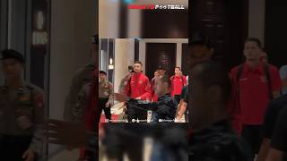 Reaksi Bahagia Bocil Fans Timnas Saat Menyambut Keberangkatan Pemain Di Hotel. Pak Sumardji Gemes 😂