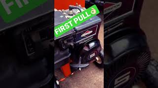 Briggs \u0026 Stratton 5 H.P. FIRST PULL START👍🏻 #shorts #briggsandstratton