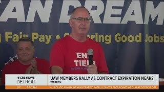 UAW members rally in Warren as contract expiration nears