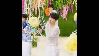 the way jimin moves here 😭
