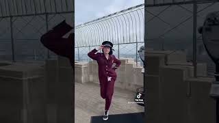 New video of Gaten Noah Cara and Priah at the Empire State of building for st4