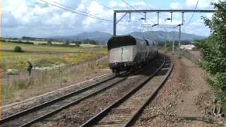 Freightliner 66519 on empty coal rushes through Prestonpans