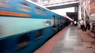 Rare offlink, WAG 7 27581 hauling Valsad passenger