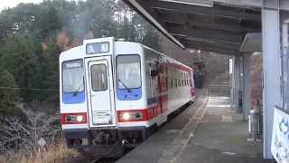 [あまちゃんロケ地]堀内駅(袖ヶ浜駅)を発車する久慈行き36-101形(2014/11/23)