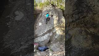 【湯河原幕岩】とけいワニ（5.10c）